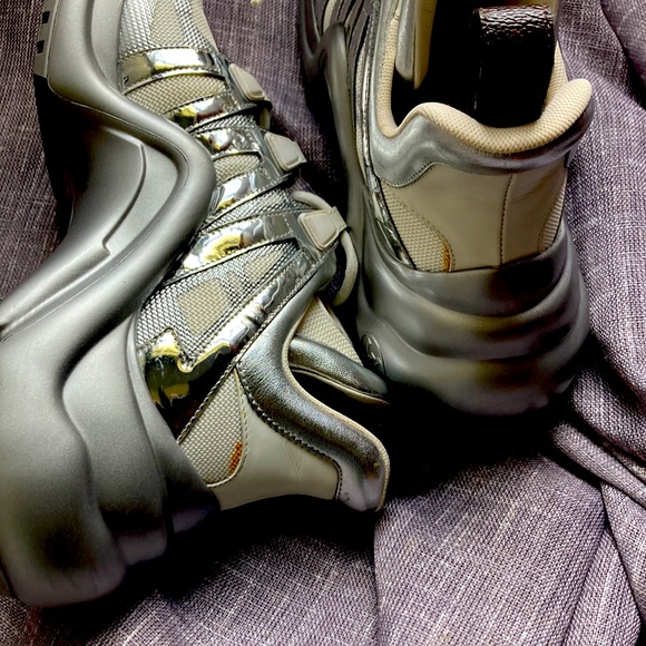 …SOLD..Louis Vuitton Sneakers - Picture 5 of 6